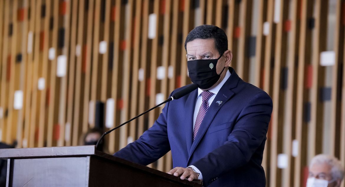 É falsa afirmação de Mourão de que faltou dinheiro para combater desmate